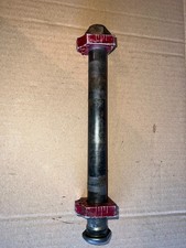 axe de roue arriere avec cales de chaine honda 250 crf 2006