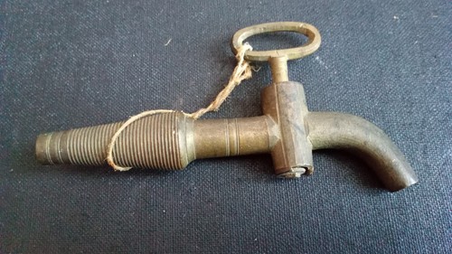 Ancien robinet clé en - robinet,