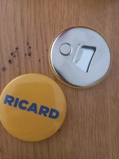 Un décapsuleur aimanté ricard