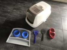 Caisse de litière pour chat + gamelles plateau