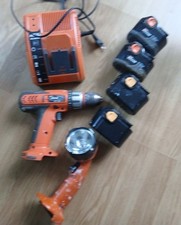 Perceuse visseuse sans fil AEG BS 12 XR 4 batteries chargeur lampe