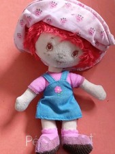 PETITE PELUCHE CHARLOTTE AUX FRAISES