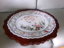 Grand plat en porcelaine Franklin Mint - Japon - Décor floral - + support bois