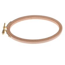 Outil de broderie en bois