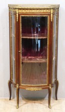 Vitrine Aux Verres Bombés