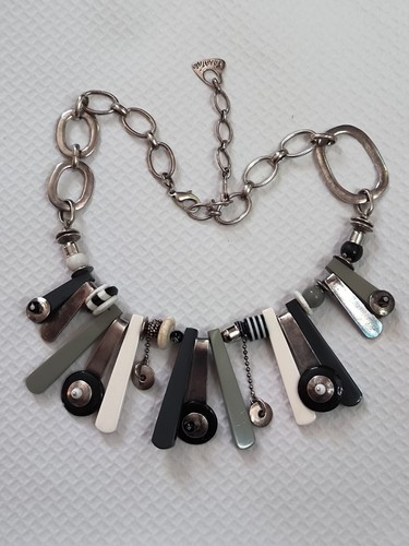 Authentique collier signé