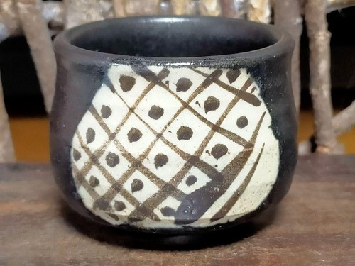 Ancienne tasse saké noire - ancienne,