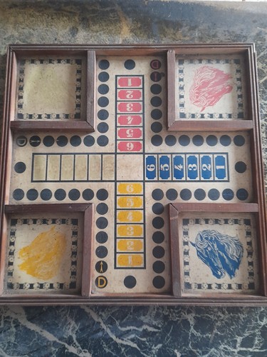 Plateau jeu des petits - des,