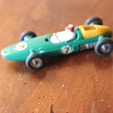 voiture de course DINKY TOYS