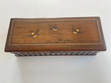 Boîte ancienne en bois. Boîte à gants ?