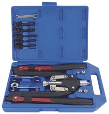 Coffret pince à rivets et