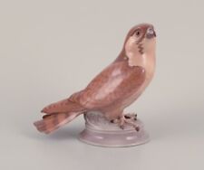 Dahl Jensen pour Bing & Grøndahl. Figurine en porcelaine d'une crécerelle.