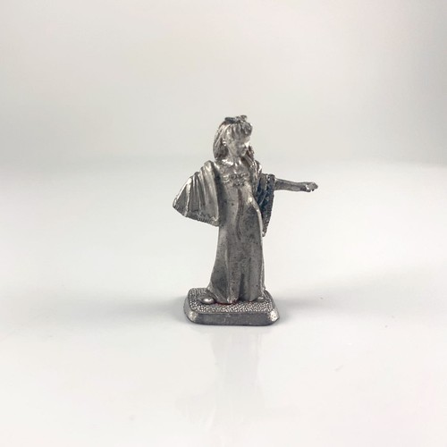 M120 seated lute player - seated,