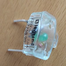 UN Voyant Legrand 775890 220V