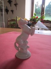 cheval en porcelaine sur son
