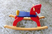 Cheval à bascule en bois