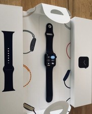Apple Watch Series 6 (Boîtier en aluminium gris sidéral avec Bracelet Sport