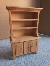 Meuble miniature en bois