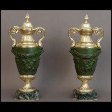 PAIRE DE VASES COUVERTS