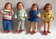 4 Petites Poupées ARI avec Vêtements D'origine 