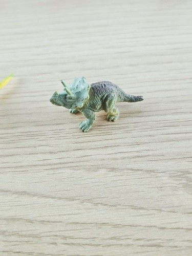 Figurine dinosaure