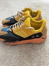 Yeezy 700  Sun Baskets Pour