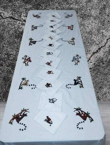 Nappe brodée faite mains - brodée,