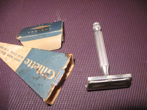 Rasoir gillette dans boite - gillette,