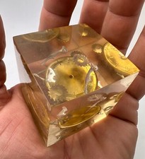 Jolie petite sculpture en résine à inclusion " Rouages de montres éclatée "