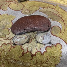 ancienne paire de lunettes