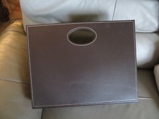 porte revue en cuire