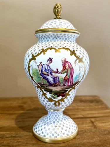 Vase couvert sur - vase,