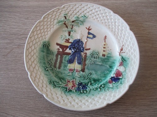 Assiette barbotine ancienne - en,