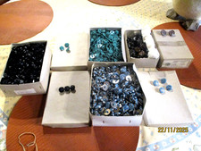 BOITES A BOUTONS ANCIENS