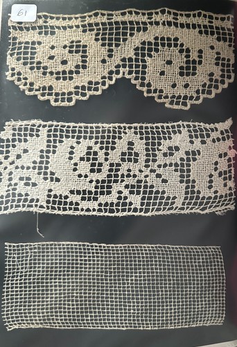 Dentelle ancienne sur - ,