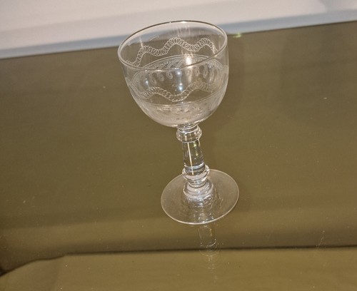Ancien verre liqueur - à,