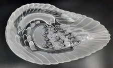 Coupe plateau plat cygne en verre pressé moulé (cristal ?)
