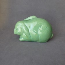 ANCIENNE PETITE TIRELIRE à CASSER en forme de LAPIN VERT