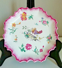 Très belle assiette en faïence fine de GIEN à bordure lobée 