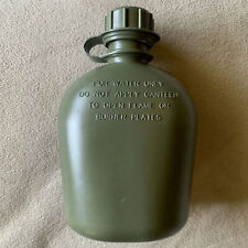 Cantine d'eau verte militaire