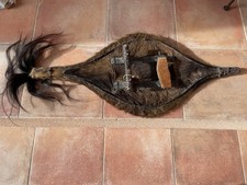 bouclier et 2 armes à silex