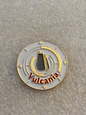 pin's parc à thème  vulcania