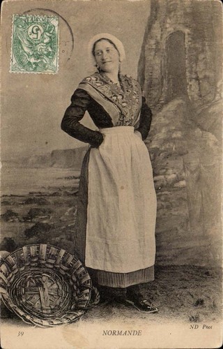 Normande femme en costume - femme,