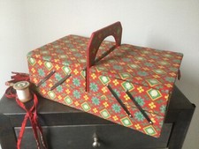 ANCIENNE BOITE À COUTURE EN