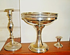 DÉCO INTÉRIEUR UNE COUPE PIED DOUCHE ET 2 BOUGEOIRS LE TOUT PERLÉS MÉTAL CHROMÉ