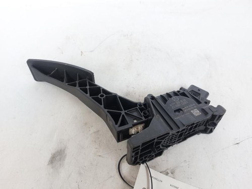 A1773001800 pédale pour