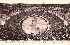 CARTE POSTALE NIMES GARD 30 INTERIEUR DES ARENES PENDANT UNE COURSE DE TAUREAUX