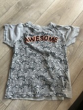 tee shirt 5/6 ans TBE