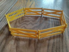 Playmobil, lot anciens accessoires de ferme, enclos, barrières jaune, Vintage