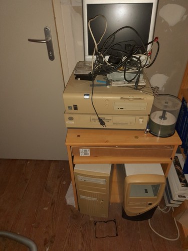 Ordinateur bureau ancien - de,